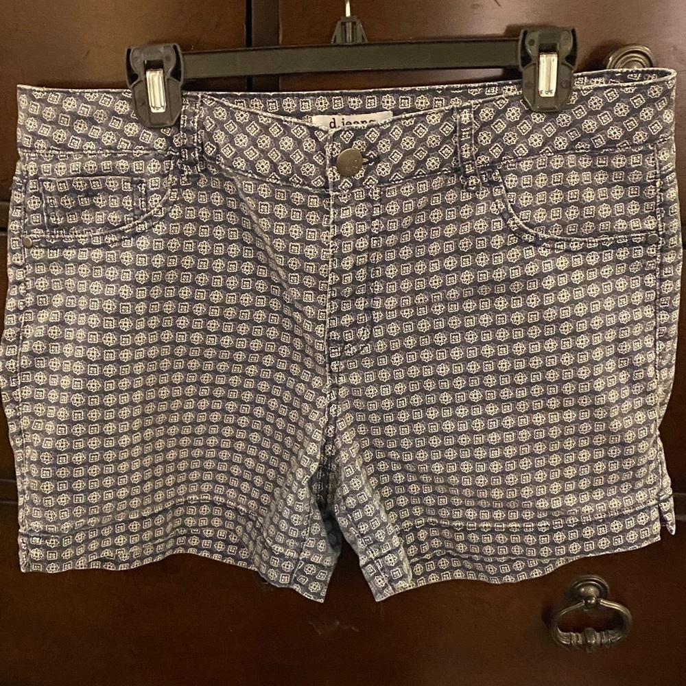 Patterned Women’s Shorts in blue
